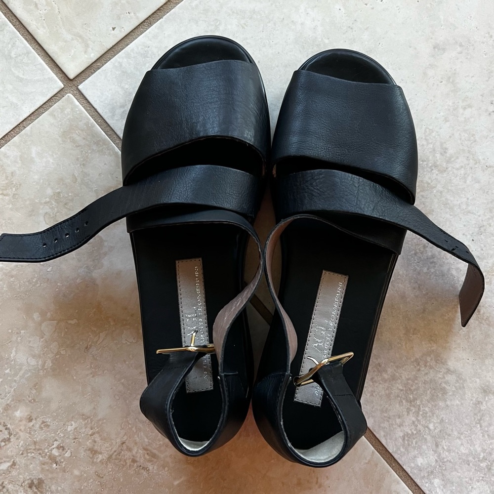 AGL Attilio Giusti Leombruni black sandals
